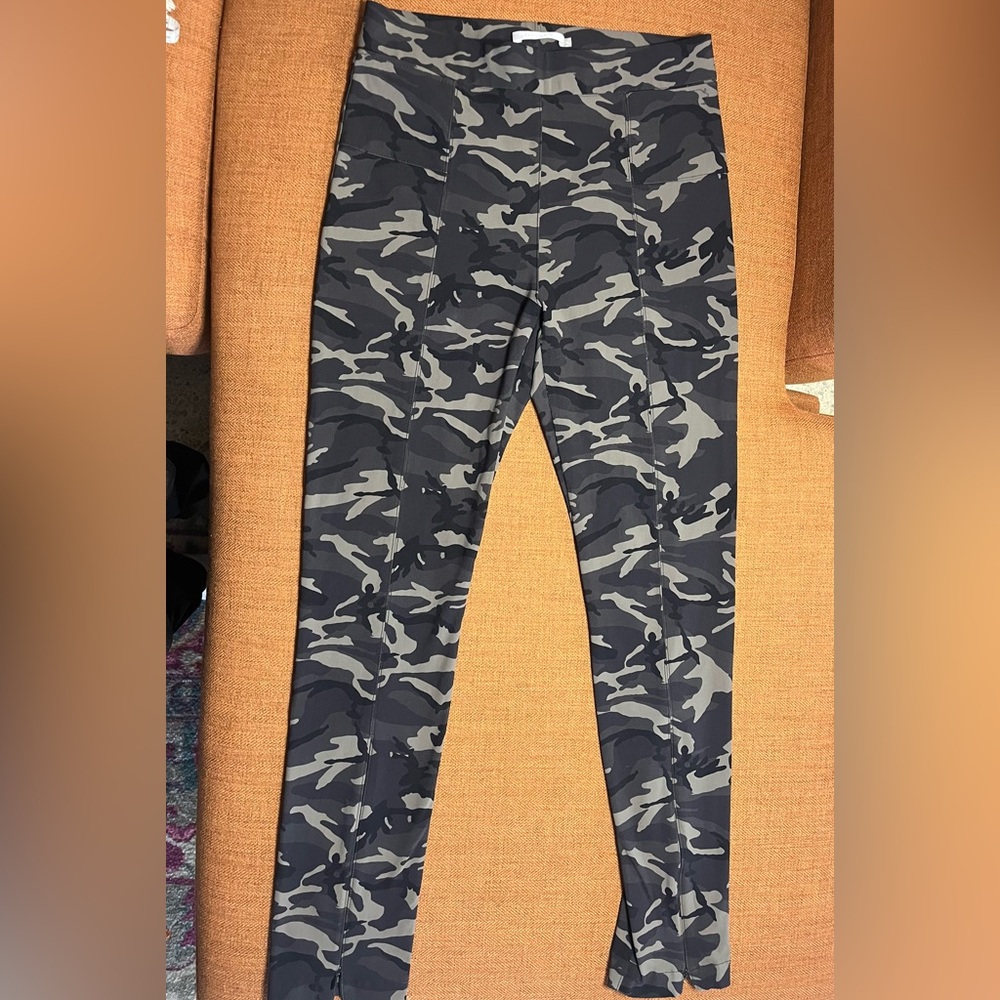 EUC Elaine Kim Camouflage L Leggings